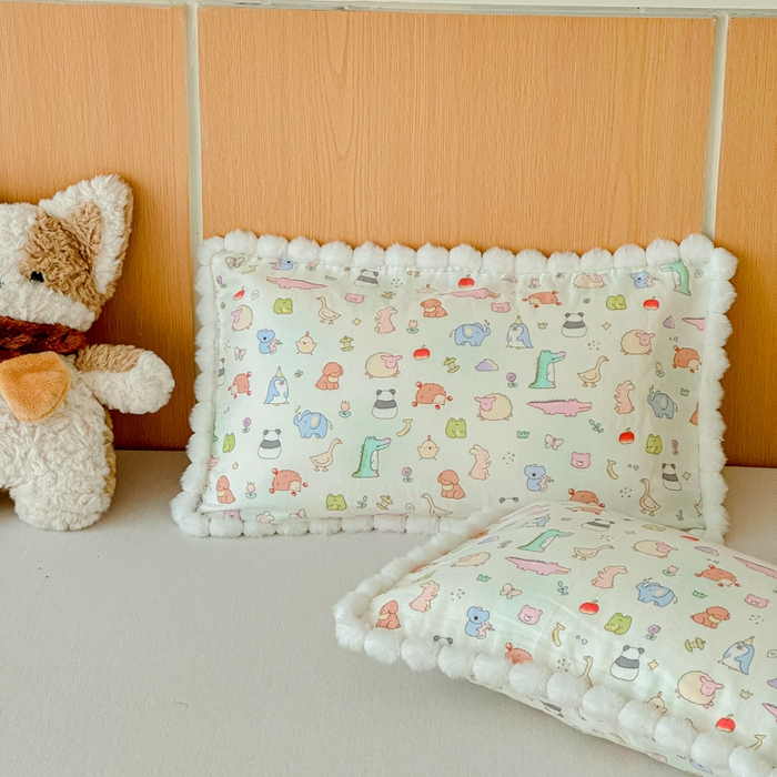 91家纺网 家纺一手货源 找家纺 金丝鸟家纺 2026新款全棉双层纱毛球款枕套多规格儿童枕套 奇迹动物园 米