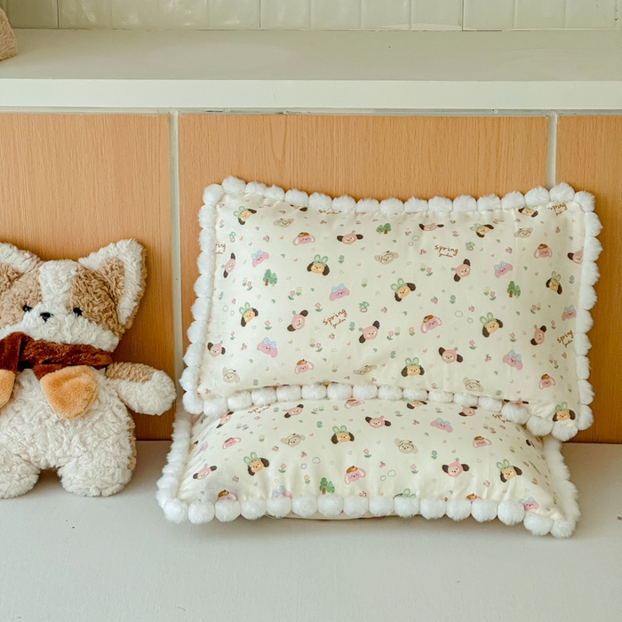 91家纺网 家纺一手货源 找家纺 金丝鸟家纺 2026新款全棉双层纱毛球款枕套多规格儿童枕套 软萌游园会