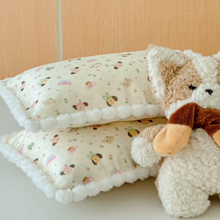 91家纺网 家纺一手货源 找家纺 金丝鸟家纺 2026新款全棉双层纱毛球款枕套多规格儿童枕套 软萌游园会