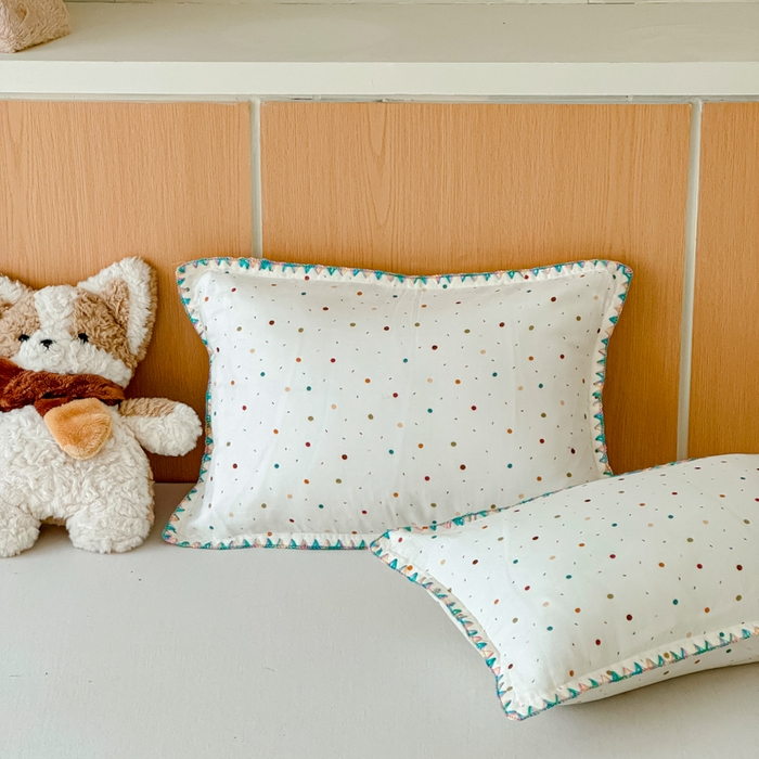 91家纺网 家纺一手货源 找家纺 金丝鸟家纺 2026新款全棉双层纱贝壳边款枕套多规格儿童枕套 彩色玻璃球