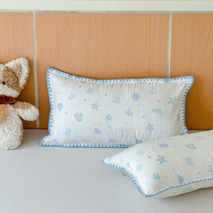 91家纺网 家纺一手货源 找家纺 金丝鸟家纺 2026新款全棉双层纱贝壳边款枕套多规格儿童枕套 海底乐园 兰