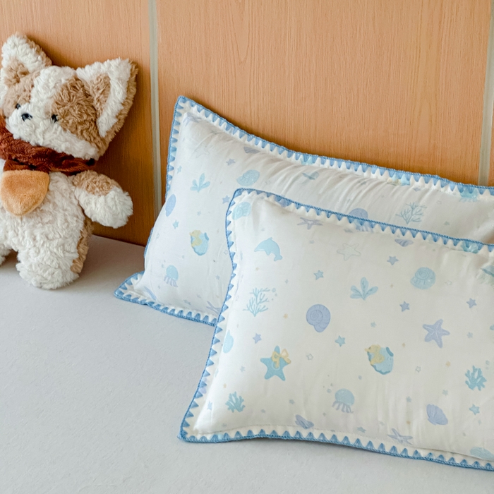 91家纺网 家纺一手货源 找家纺 金丝鸟家纺 2026新款全棉双层纱贝壳边款枕套多规格儿童枕套 海底乐园 兰