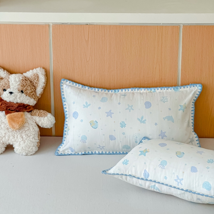 91家纺网 家纺一手货源 找家纺 金丝鸟家纺 2026新款全棉双层纱贝壳边款枕套多规格儿童枕套 海底乐园 兰