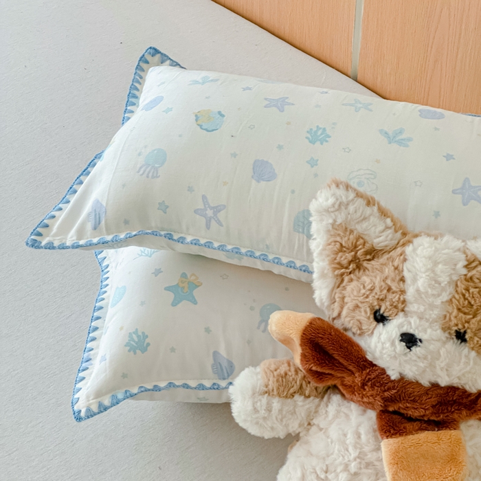 91家纺网 家纺一手货源 找家纺 金丝鸟家纺 2026新款全棉双层纱贝壳边款枕套多规格儿童枕套 海底乐园 兰