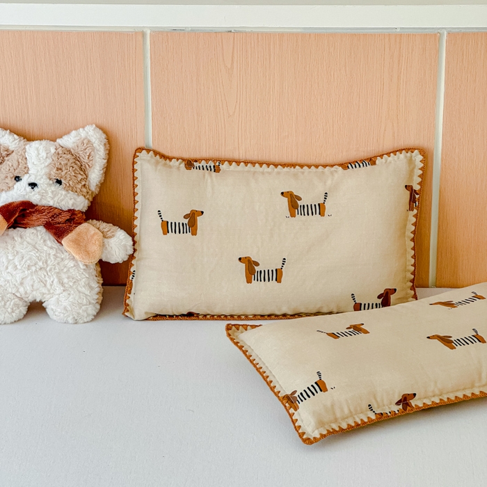 91家纺网 家纺一手货源 找家纺 金丝鸟家纺 2026新款全棉双层纱贝壳边款枕套多规格儿童枕套 拉条狗