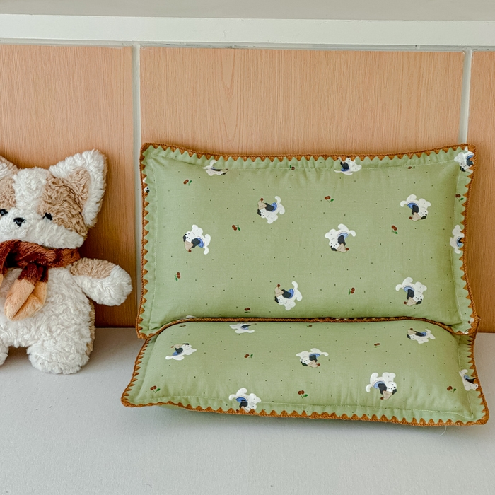 91家纺网 家纺一手货源 找家纺 金丝鸟家纺 2026新款全棉双层纱贝壳边款枕套多规格儿童枕套 帽子狗 绿