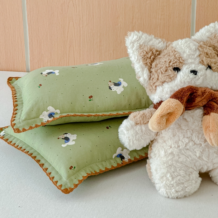 91家纺网 家纺一手货源 找家纺 金丝鸟家纺 2026新款全棉双层纱贝壳边款枕套多规格儿童枕套 帽子狗 绿