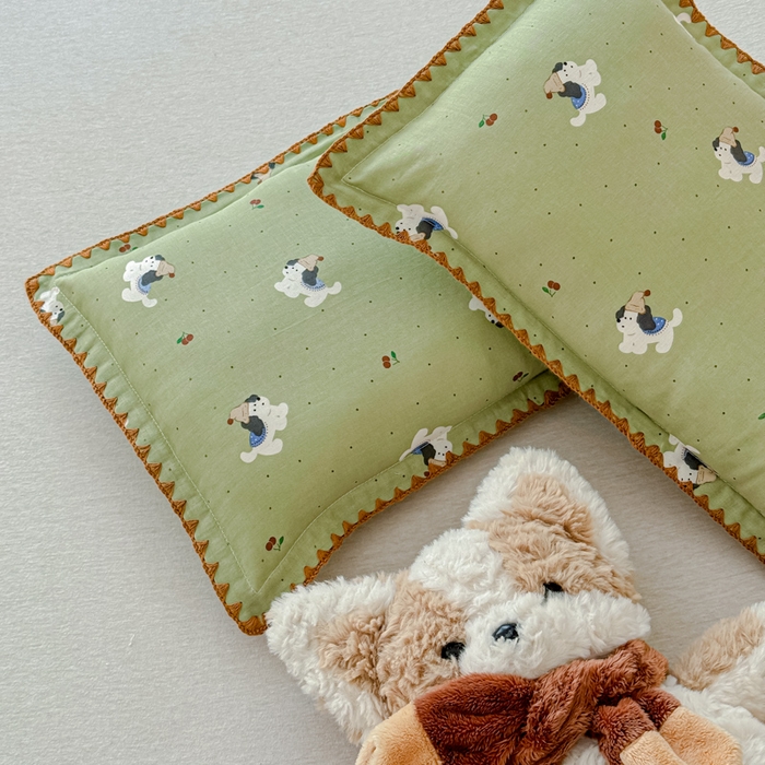 91家纺网 家纺一手货源 找家纺 金丝鸟家纺 2026新款全棉双层纱贝壳边款枕套多规格儿童枕套 帽子狗 绿