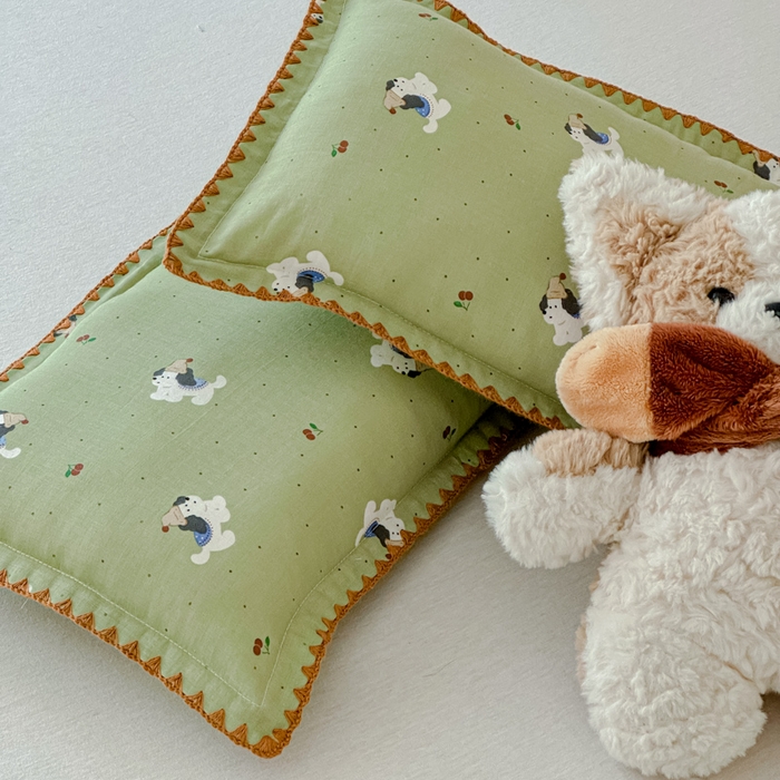 91家纺网 家纺一手货源 找家纺 金丝鸟家纺 2026新款全棉双层纱贝壳边款枕套多规格儿童枕套 帽子狗 绿