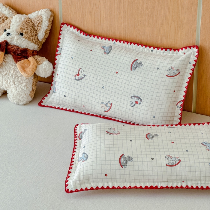 金丝鸟家纺 2026新款全棉双层纱贝壳边款枕套多规格儿童枕套 木马旧梦