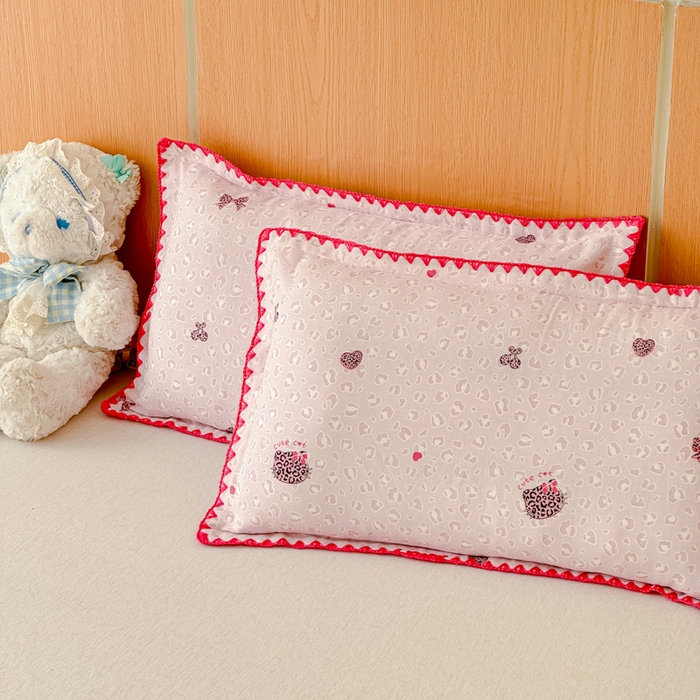 91家纺网 家纺一手货源 找家纺 金丝鸟家纺 2026新款全棉双层纱贝壳边款枕套多规格儿童枕套 千禧少女 粉