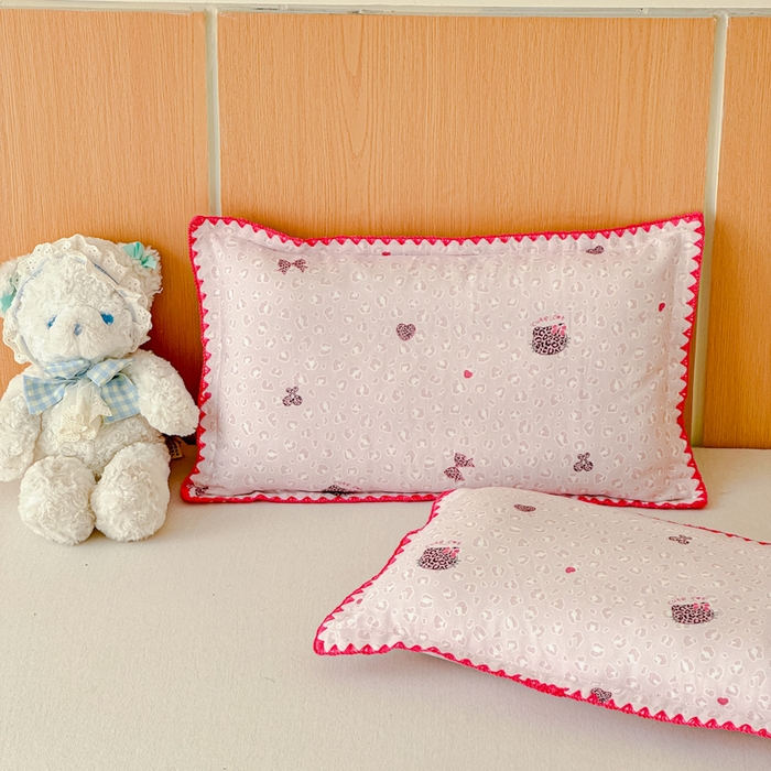 91家纺网 家纺一手货源 找家纺 金丝鸟家纺 2026新款全棉双层纱贝壳边款枕套多规格儿童枕套 千禧少女 粉