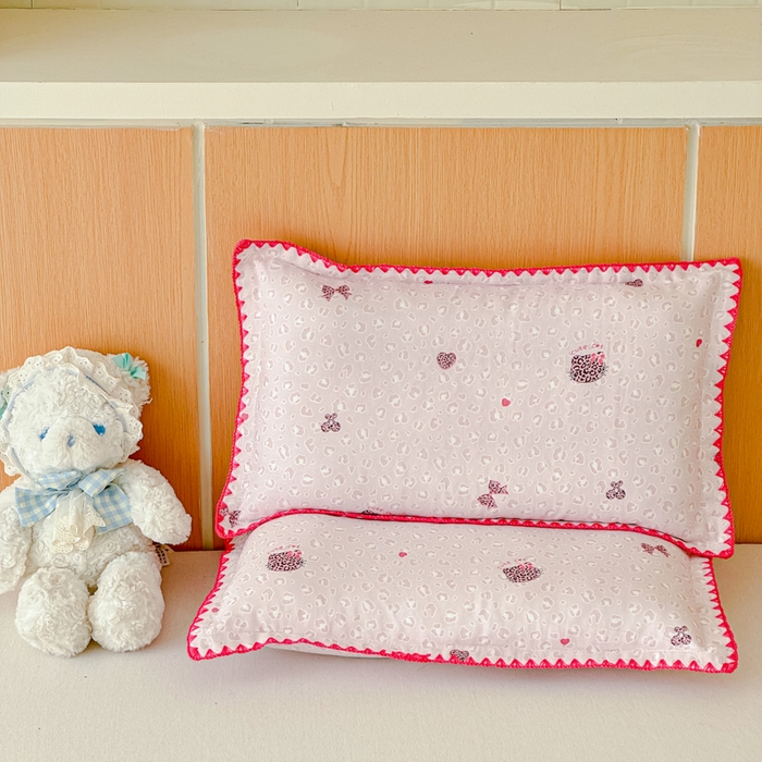 91家纺网 家纺一手货源 找家纺 金丝鸟家纺 2026新款全棉双层纱贝壳边款枕套多规格儿童枕套 千禧少女 粉