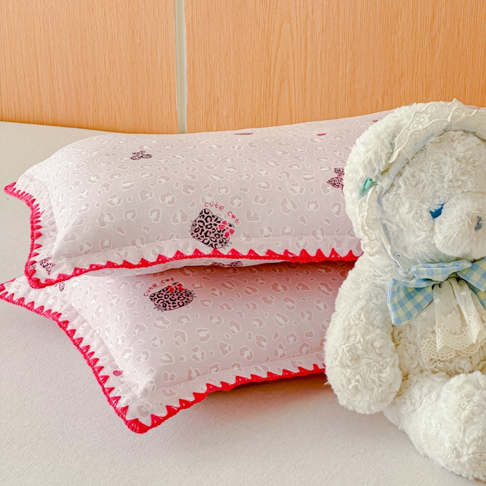 91家纺网 家纺一手货源 找家纺 金丝鸟家纺 2026新款全棉双层纱贝壳边款枕套多规格儿童枕套 千禧少女 粉