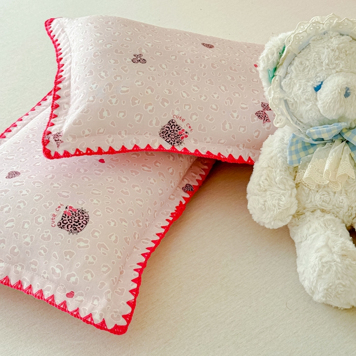 91家纺网 家纺一手货源 找家纺 金丝鸟家纺 2026新款全棉双层纱贝壳边款枕套多规格儿童枕套 千禧少女 粉