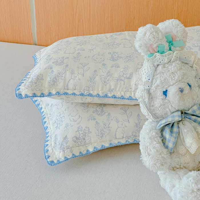 91家纺网 家纺一手货源 找家纺 金丝鸟家纺 2026新款全棉双层纱贝壳边款枕套多规格儿童枕套 芋泥兔兔 兰