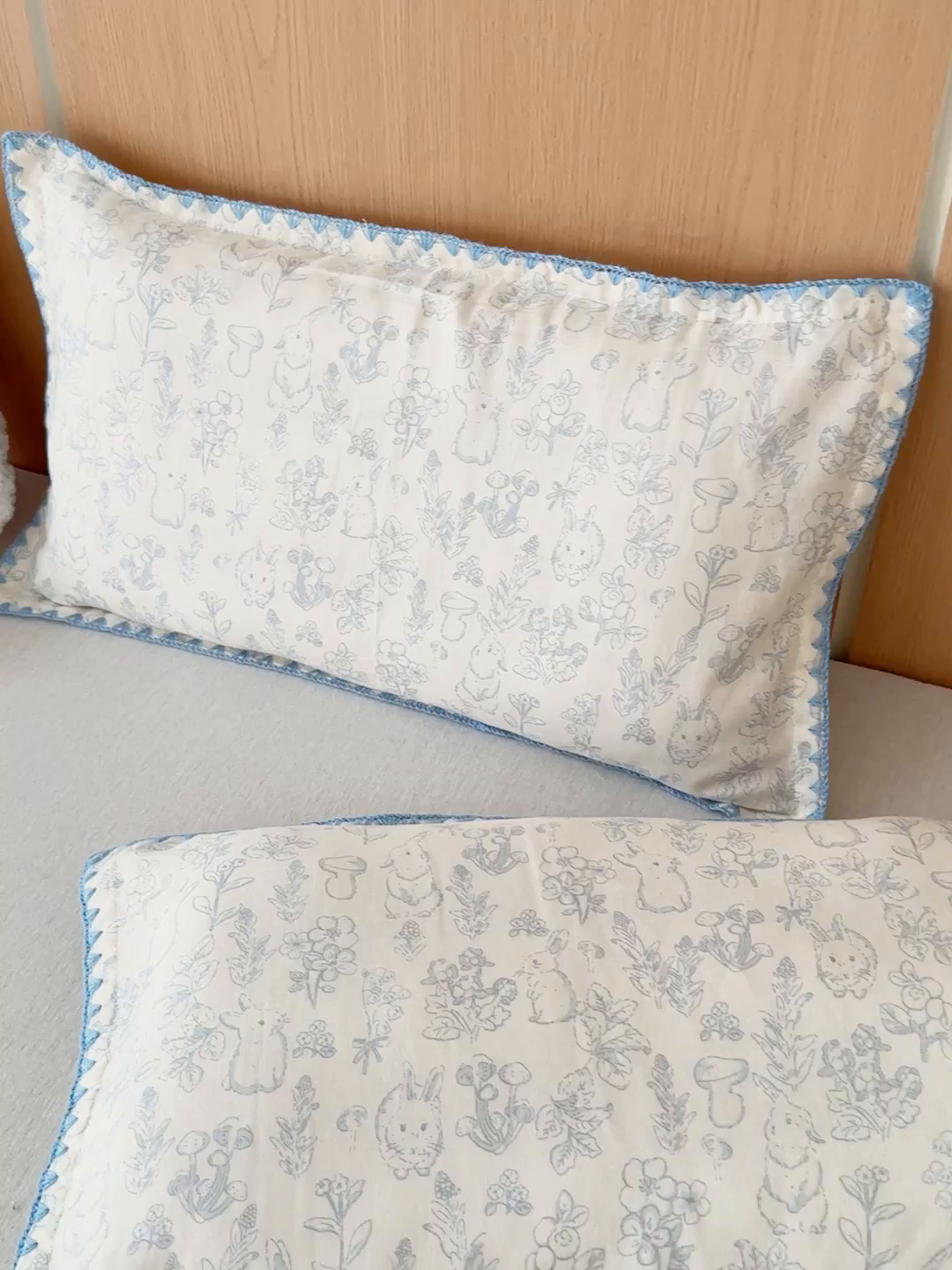 91家纺网 家纺一手货源 找家纺 金丝鸟家纺 2026新款全棉双层纱贝壳边款枕套多规格儿童枕套 芋泥兔兔 兰