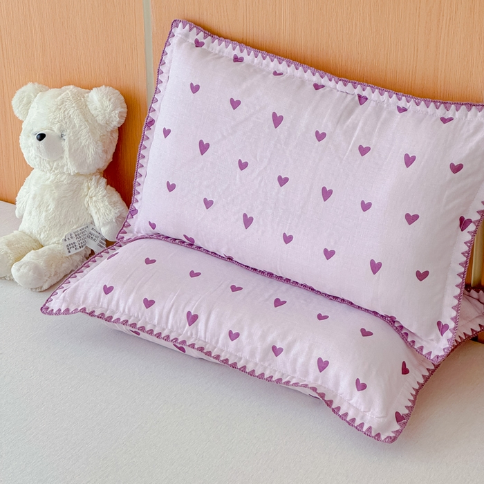 91家纺网 家纺一手货源 找家纺 金丝鸟家纺 2026新款全棉双层纱贝壳边款枕套多规格儿童枕套 紫色心情