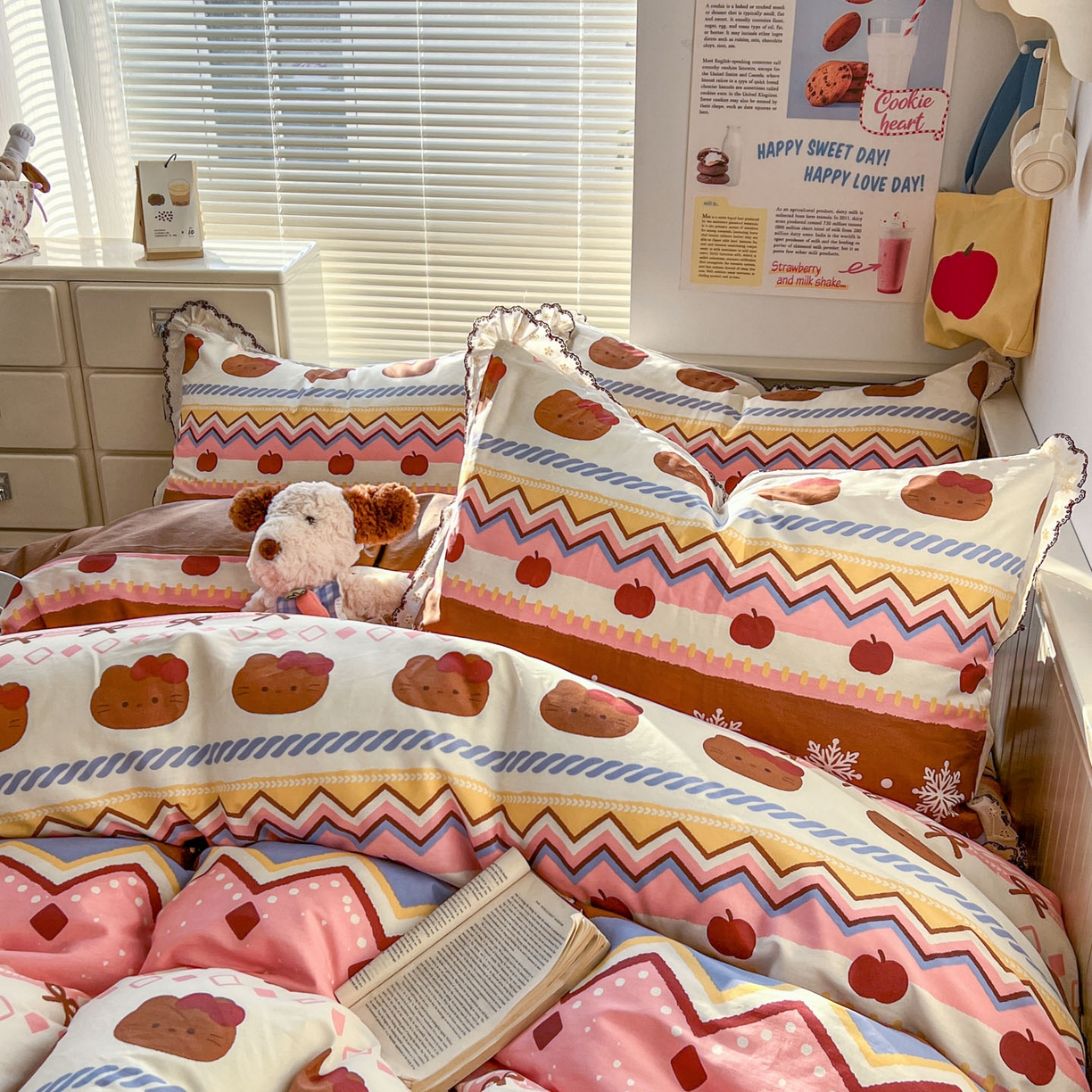 91家纺网 家纺一手货源 找家纺 希诺家居 2025新款费尔岛风全棉纯棉四件套韩式小清新花边四件套 秘境苹果猫