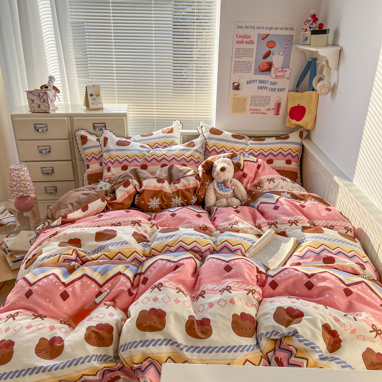 91家纺网 家纺一手货源 找家纺 希诺家居 2025新款费尔岛风全棉纯棉四件套韩式小清新花边四件套 秘境苹果猫