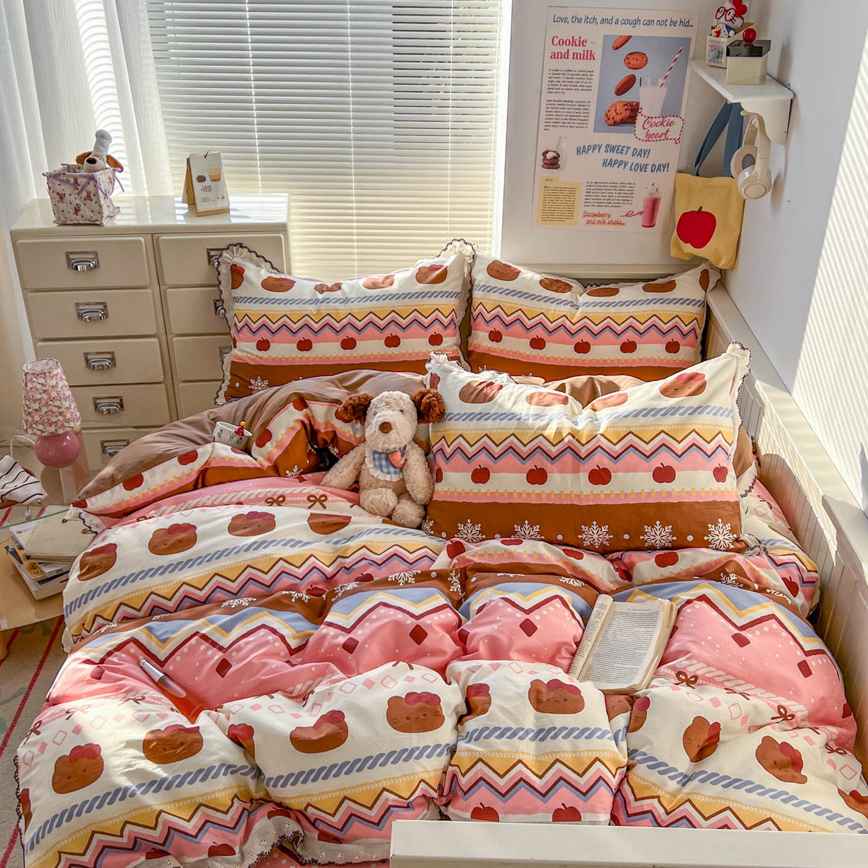 91家纺网 家纺一手货源 找家纺 希诺家居 2025新款费尔岛风全棉纯棉四件套韩式小清新花边四件套 秘境苹果猫