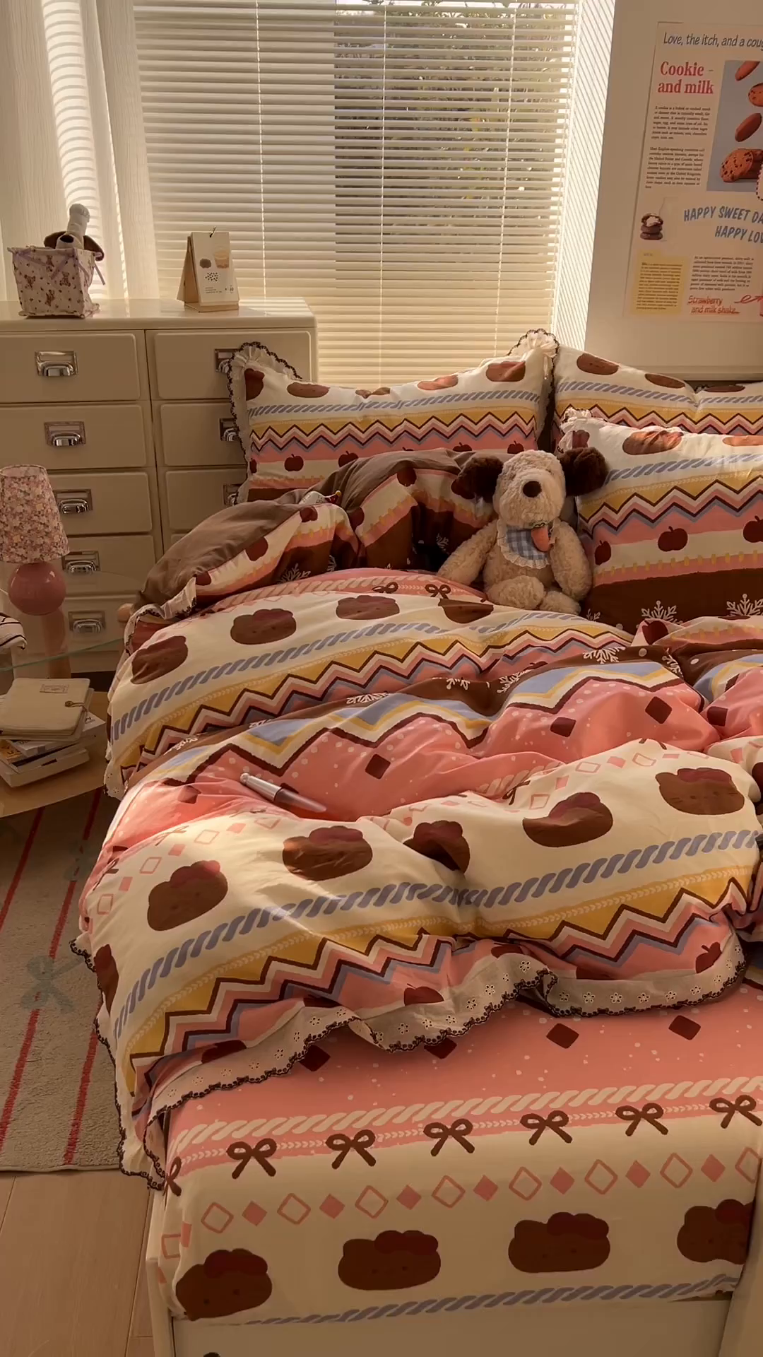 91家纺网 家纺一手货源 找家纺 希诺家居 2025新款费尔岛风全棉纯棉四件套韩式小清新花边四件套 秘境苹果猫