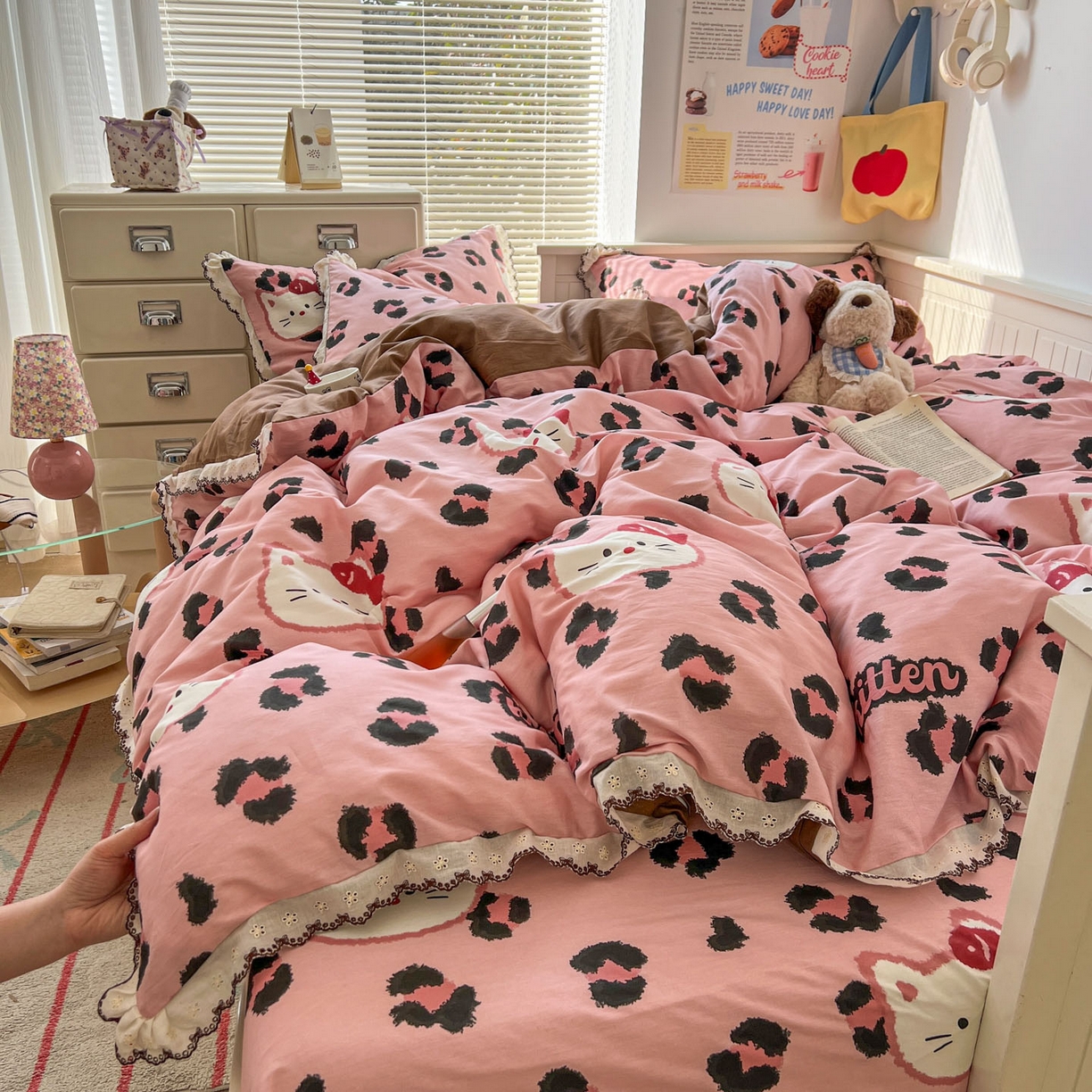 91家纺网 家纺一手货源 找家纺 希诺家居 2025新款费尔岛风全棉纯棉四件套韩式小清新花边四件套 千禧喵-粉