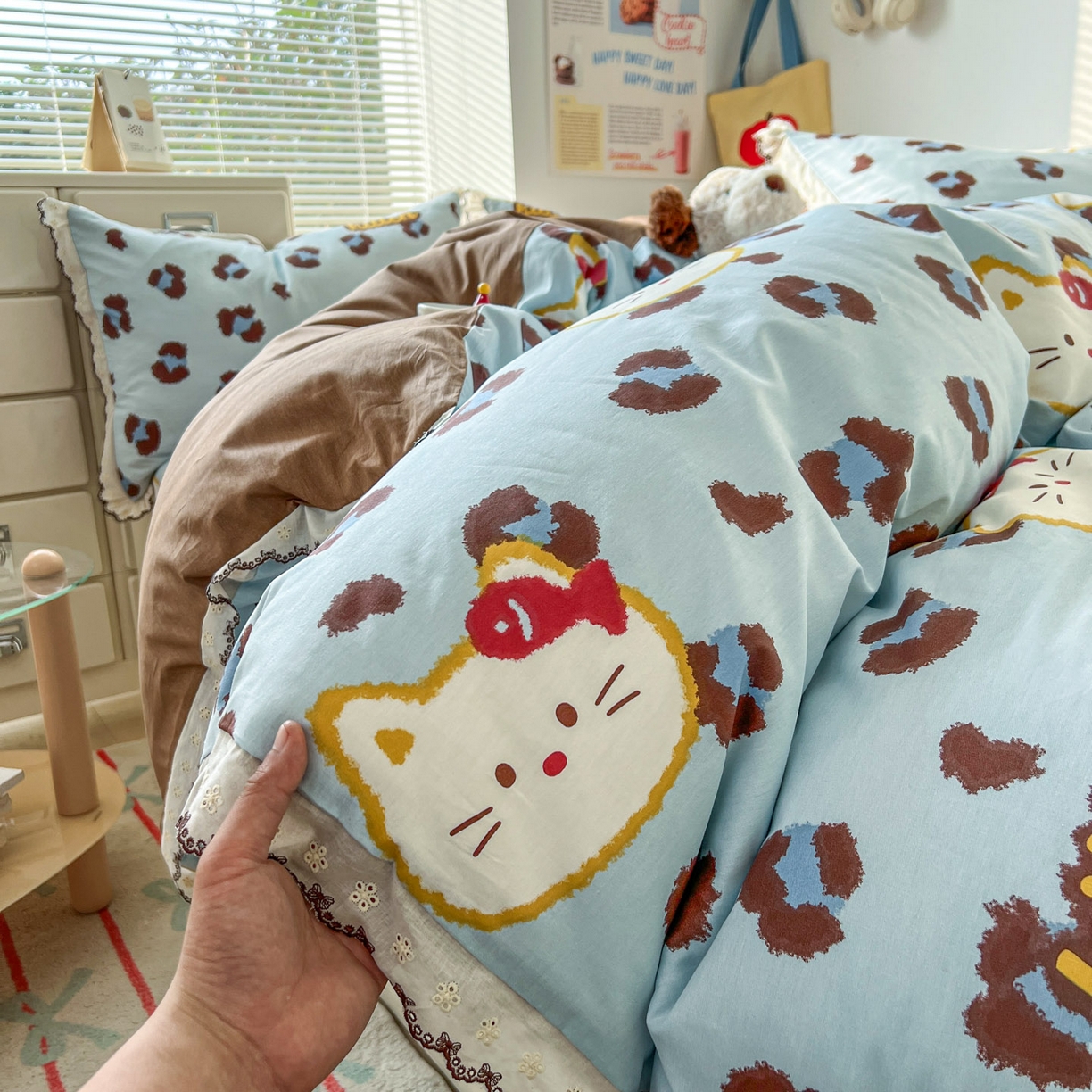 91家纺网 家纺一手货源 找家纺 希诺家居 2025新款费尔岛风全棉纯棉四件套韩式小清新花边四件套 千禧喵-蓝