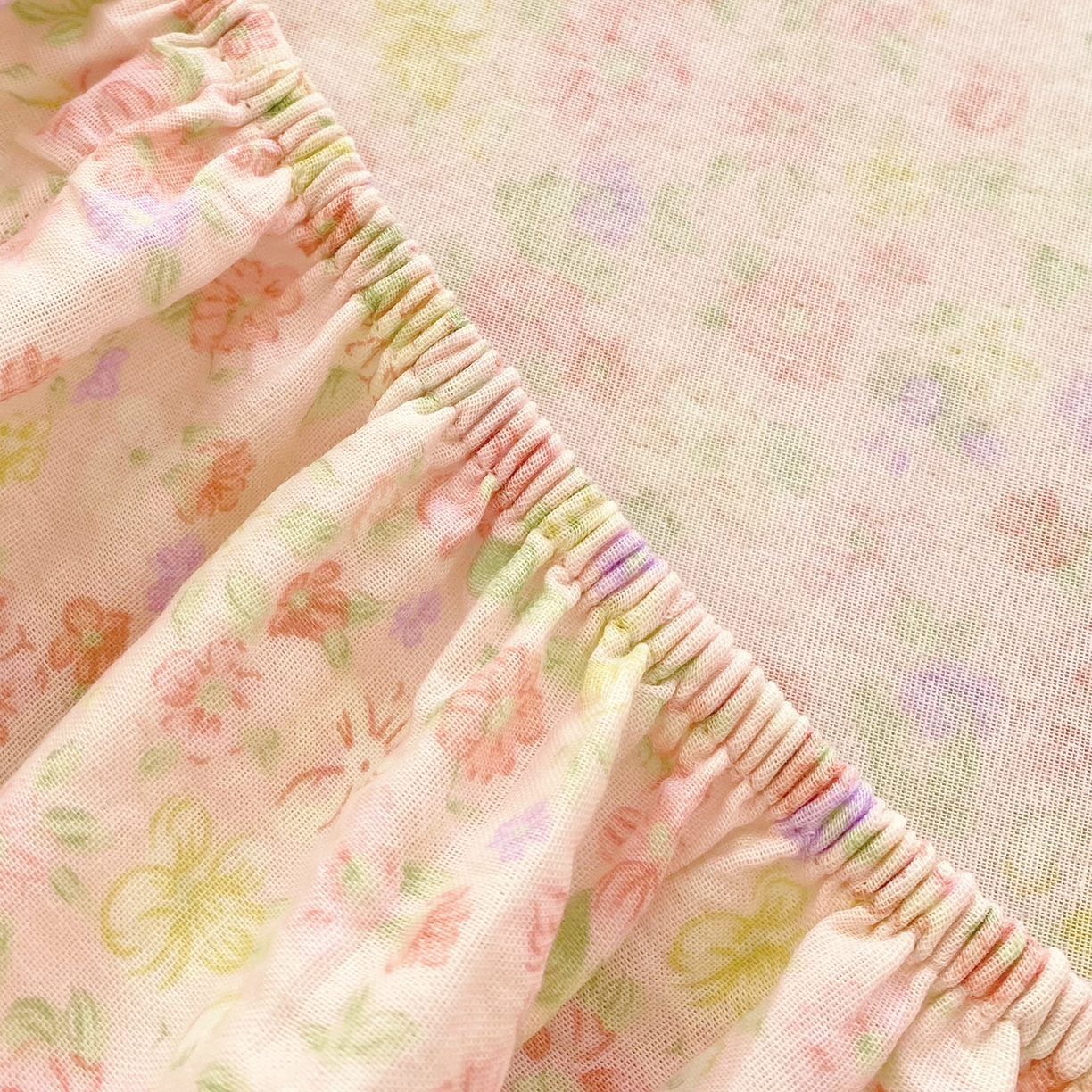 91家纺网 家纺一手货源 找家纺 春皖家纺 2026新款A类全棉有氧双层纱印花四件套单品系列-单床笠 旧梦朝花