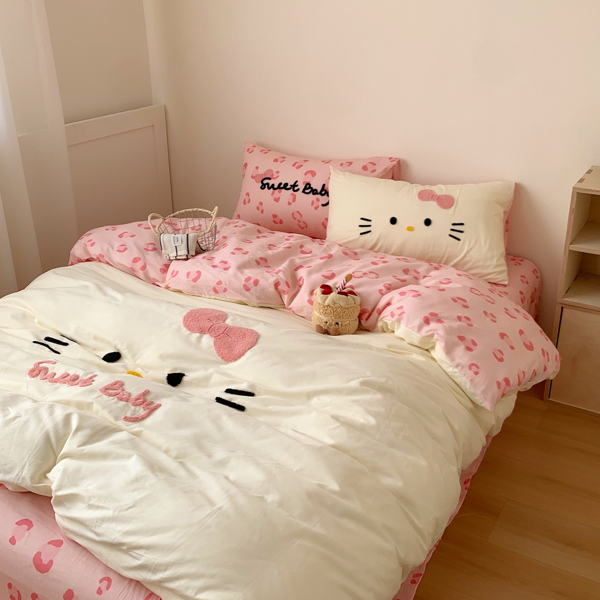 91家纺网 家纺一手货源 找家纺 桃喜 2026新款40支全棉12868四件套-黑皮猫猫 黑皮猫猫粉白