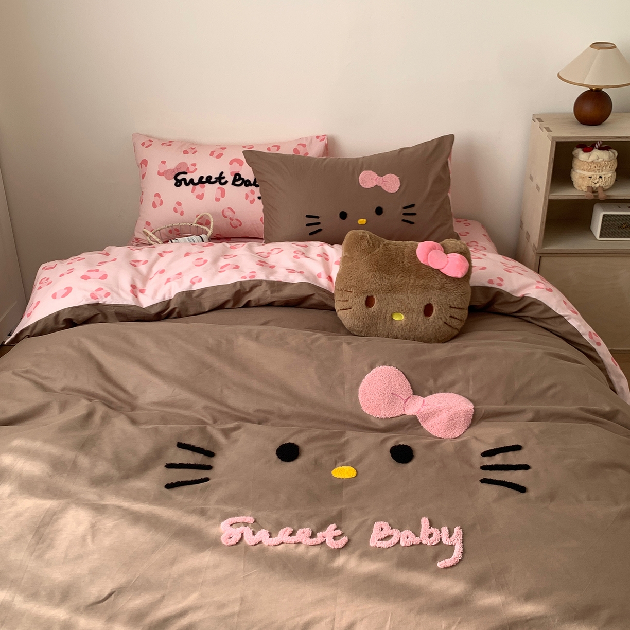 91家纺网 家纺一手货源 找家纺 桃喜 2026新款40支全棉12868四件套-黑皮猫猫 黑皮猫猫粉咖