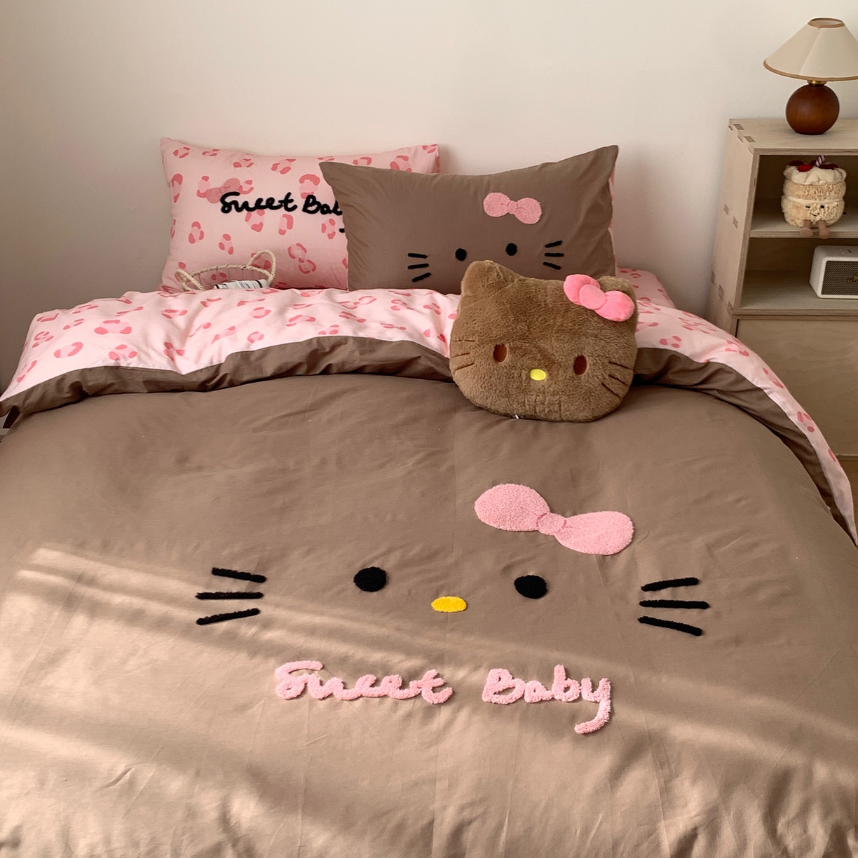 91家纺网 家纺一手货源 找家纺 桃喜 2026新款40支全棉12868四件套-黑皮猫猫 黑皮猫猫粉咖