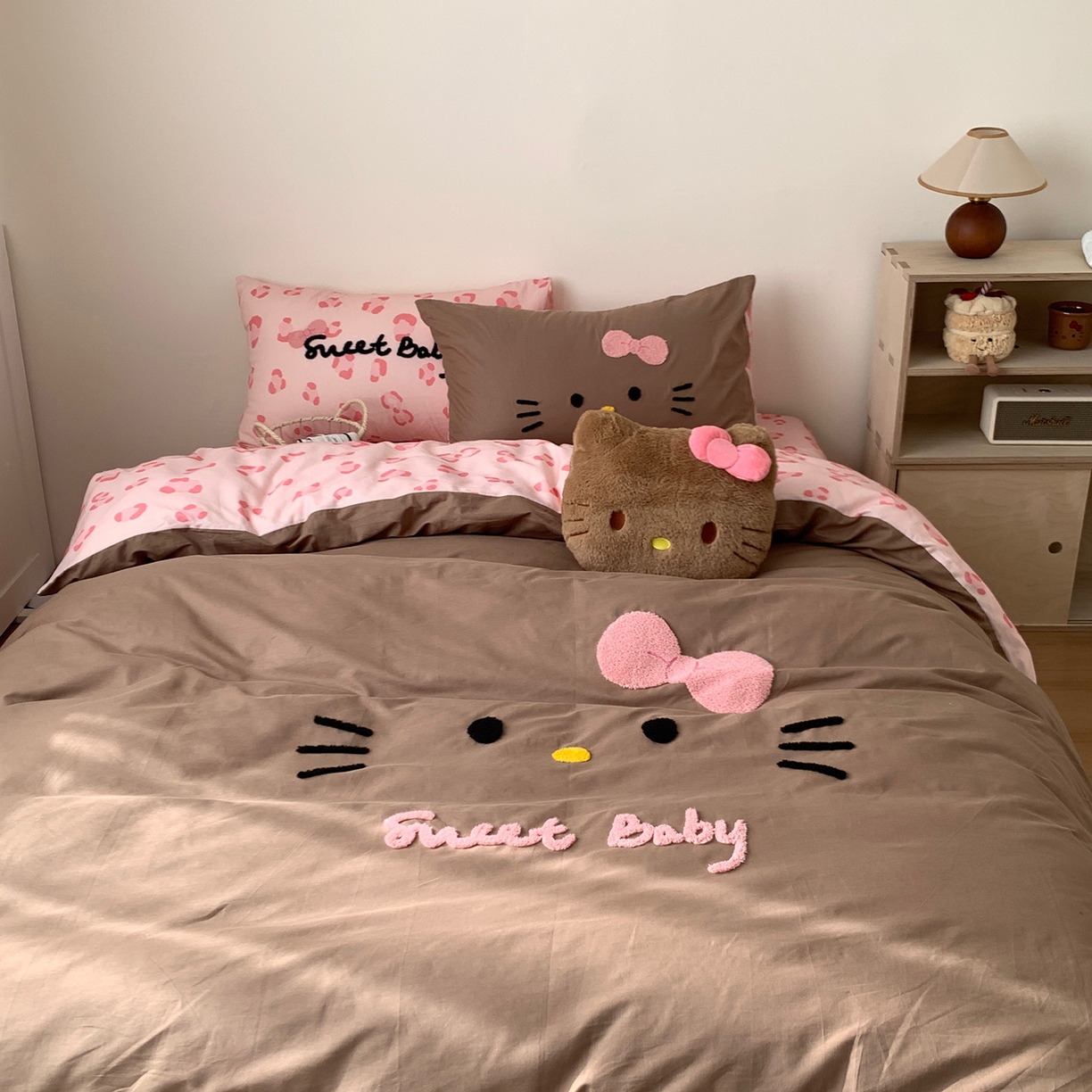 91家纺网 家纺一手货源 找家纺 桃喜 2026新款40支全棉12868四件套-黑皮猫猫 黑皮猫猫粉咖