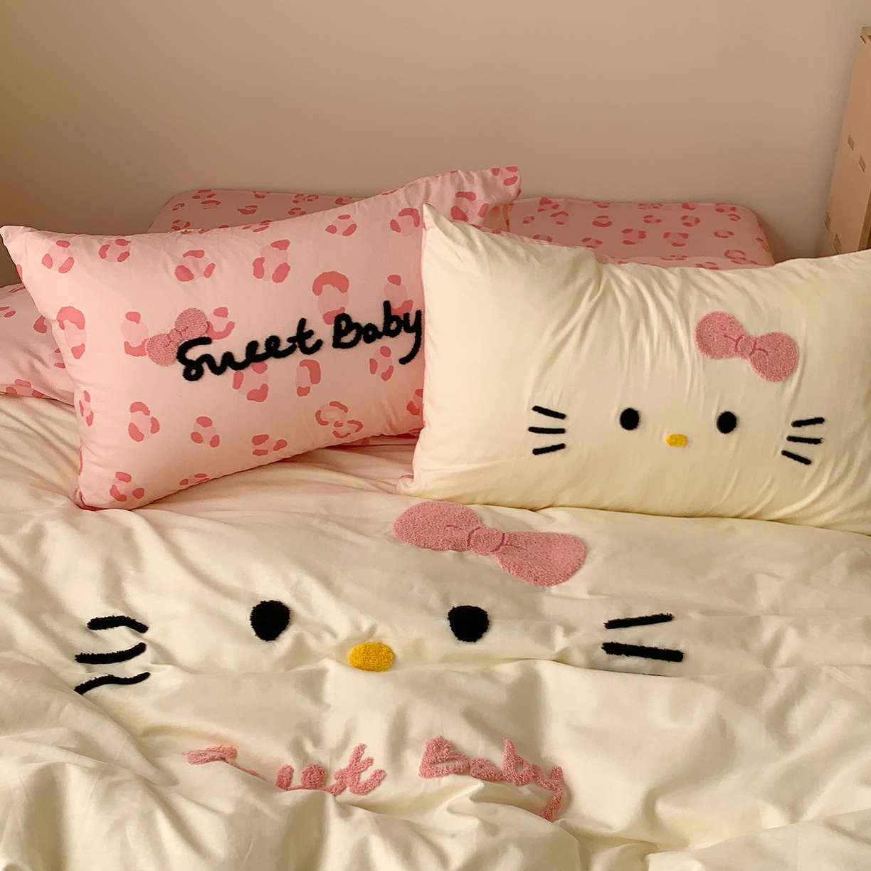 91家纺网 家纺一手货源 找家纺 桃喜 2026新款40支全棉12868四件套-黑皮猫猫 黑皮猫猫粉白