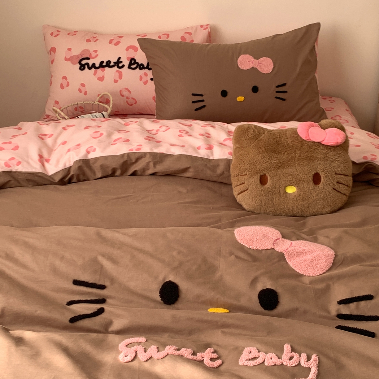 91家纺网 家纺一手货源 找家纺 桃喜 2026新款40支全棉12868四件套-黑皮猫猫 黑皮猫猫粉咖