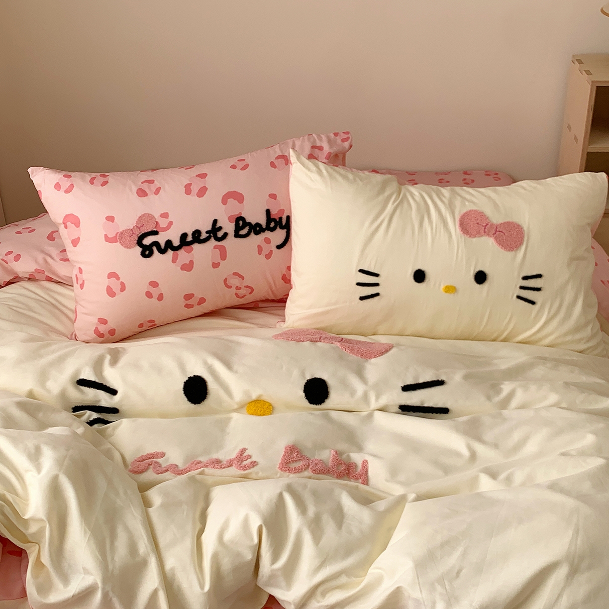 91家纺网 家纺一手货源 找家纺 桃喜 2026新款40支全棉12868四件套-黑皮猫猫 黑皮猫猫粉白