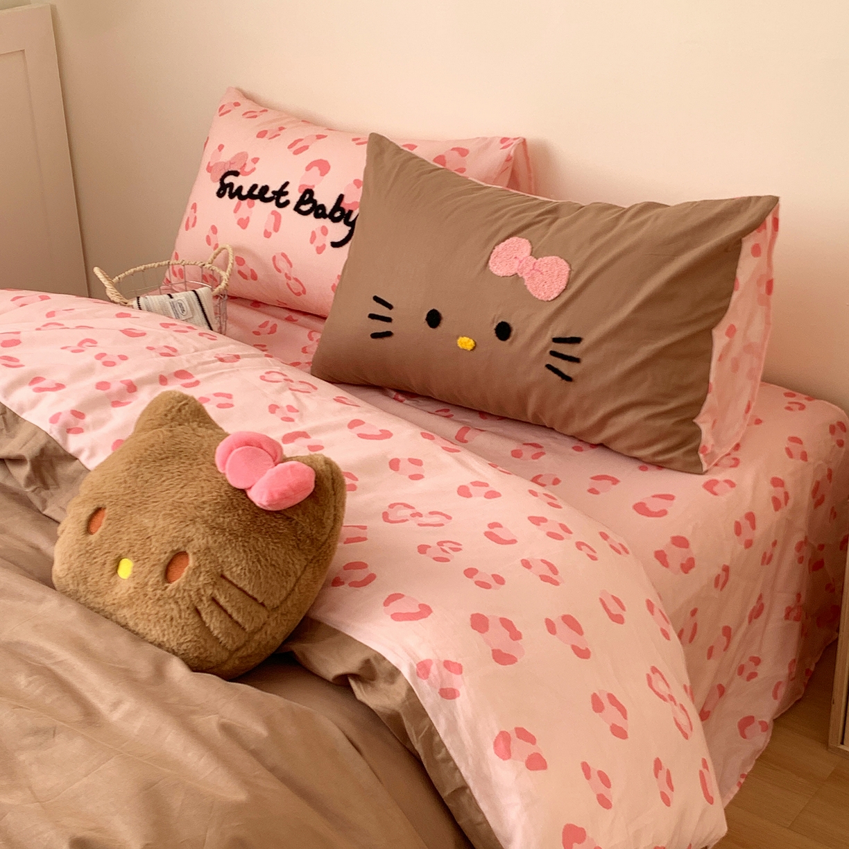 91家纺网 家纺一手货源 找家纺 桃喜 2026新款40支全棉12868四件套-黑皮猫猫 黑皮猫猫粉咖