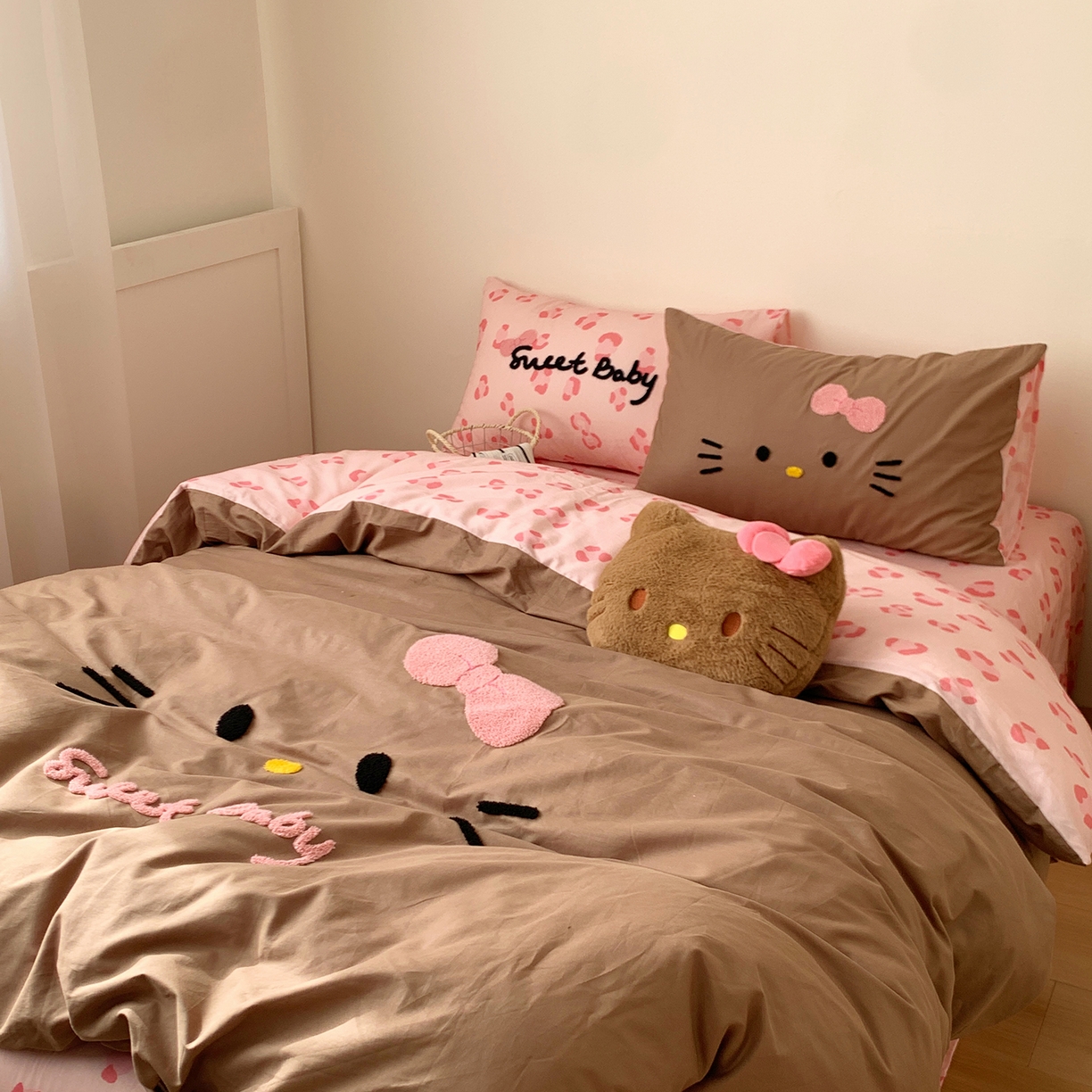 91家纺网 家纺一手货源 找家纺 桃喜 2026新款40支全棉12868四件套-黑皮猫猫 黑皮猫猫粉咖
