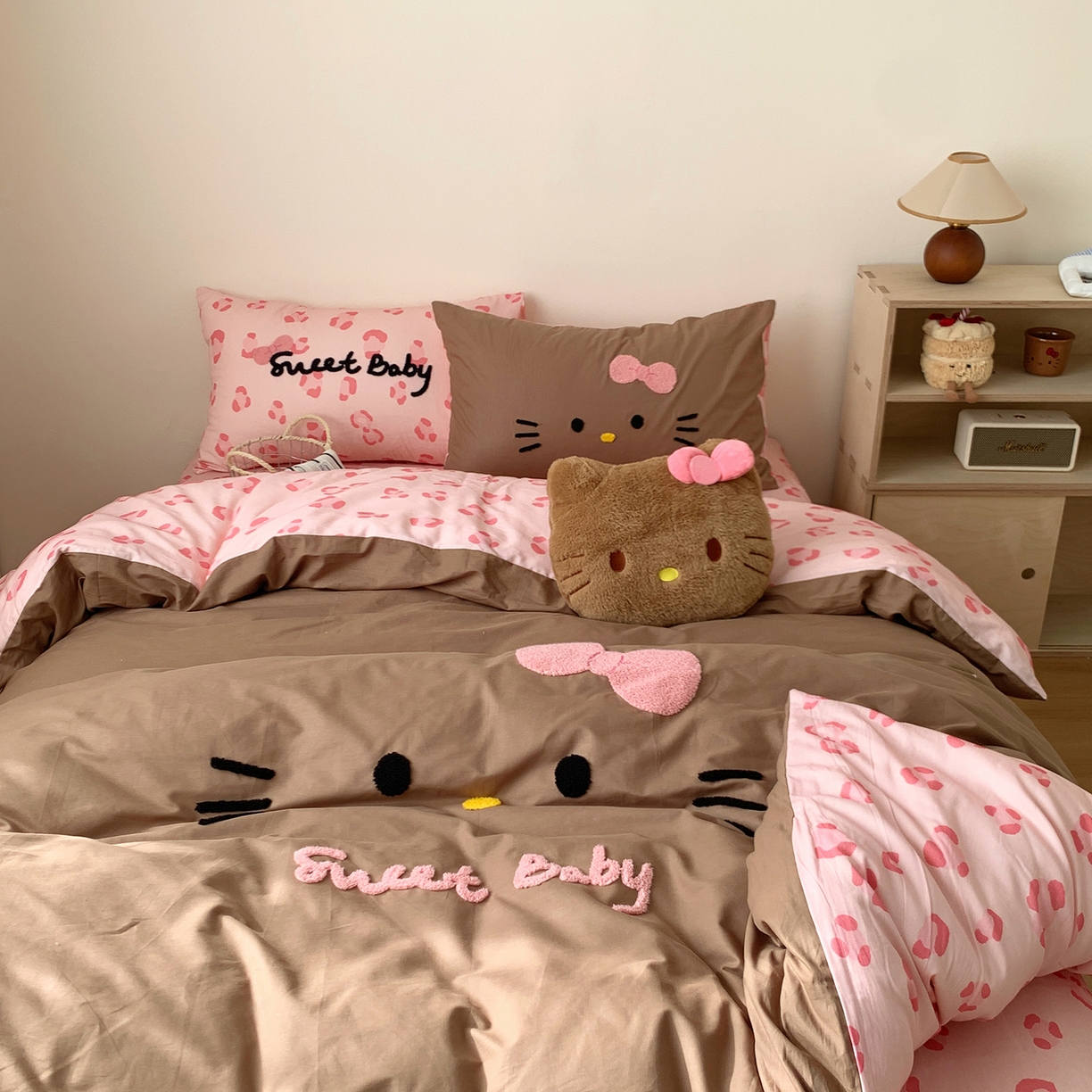 91家纺网 家纺一手货源 找家纺 桃喜 2026新款40支全棉12868四件套-黑皮猫猫 黑皮猫猫粉咖