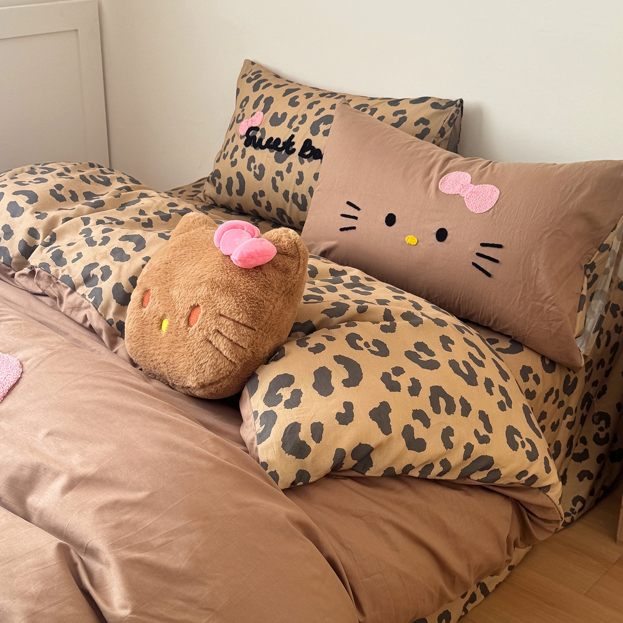 91家纺网 家纺一手货源 找家纺 桃喜 2026新款40支全棉12868四件套-黑皮猫猫 黑皮猫猫咖