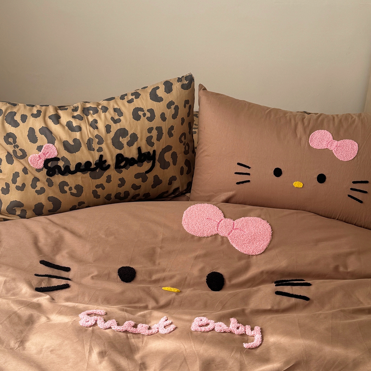 91家纺网 家纺一手货源 找家纺 桃喜 2026新款40支全棉12868四件套-黑皮猫猫 黑皮猫猫咖