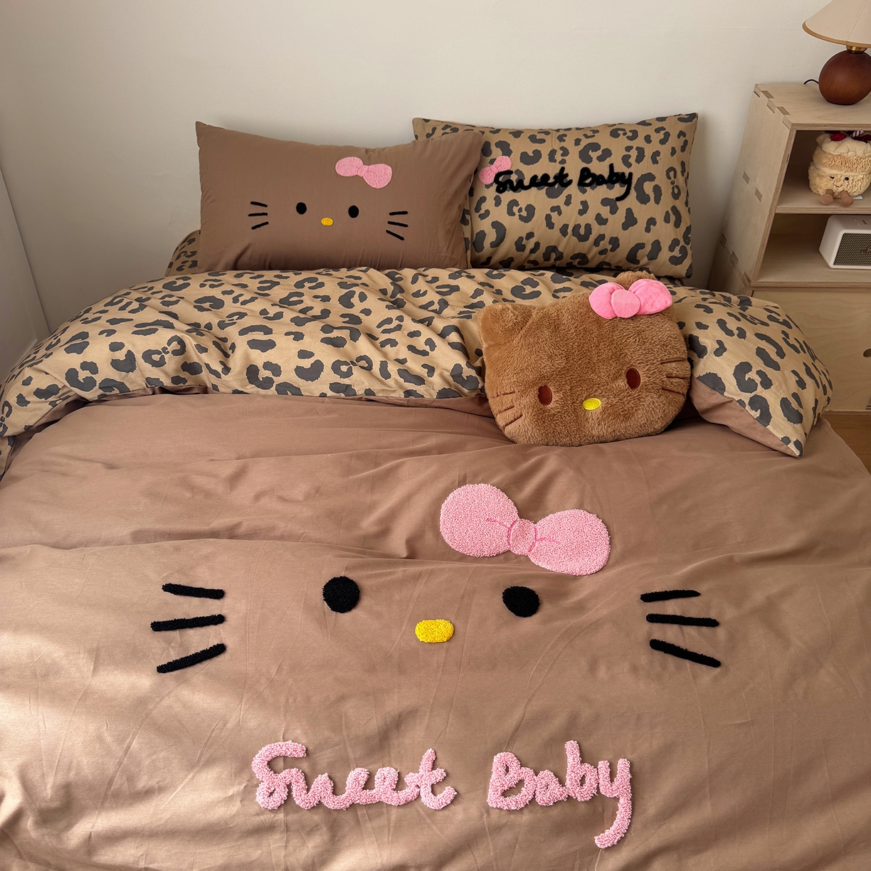 91家纺网 家纺一手货源 找家纺 桃喜 2026新款40支全棉12868四件套-黑皮猫猫 黑皮猫猫咖