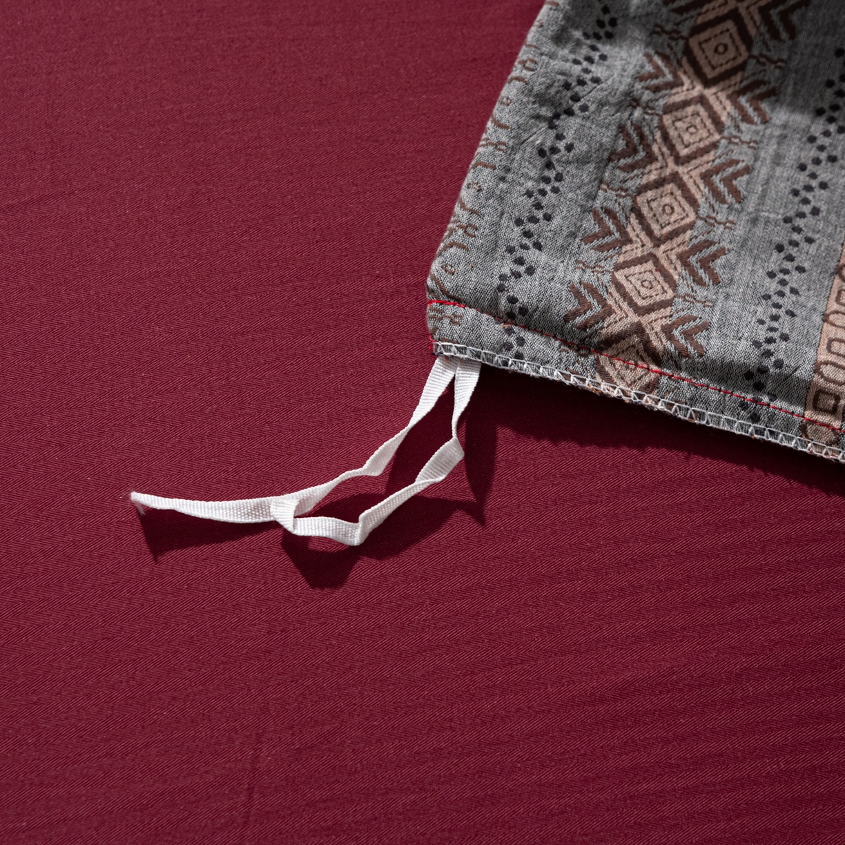 91家纺网 家纺一手货源 找家纺 仰望棉麻双层纱供应链 2025新款全棉色织提花双层纱四件套-波西米亚狂想曲 波西米亚-红色