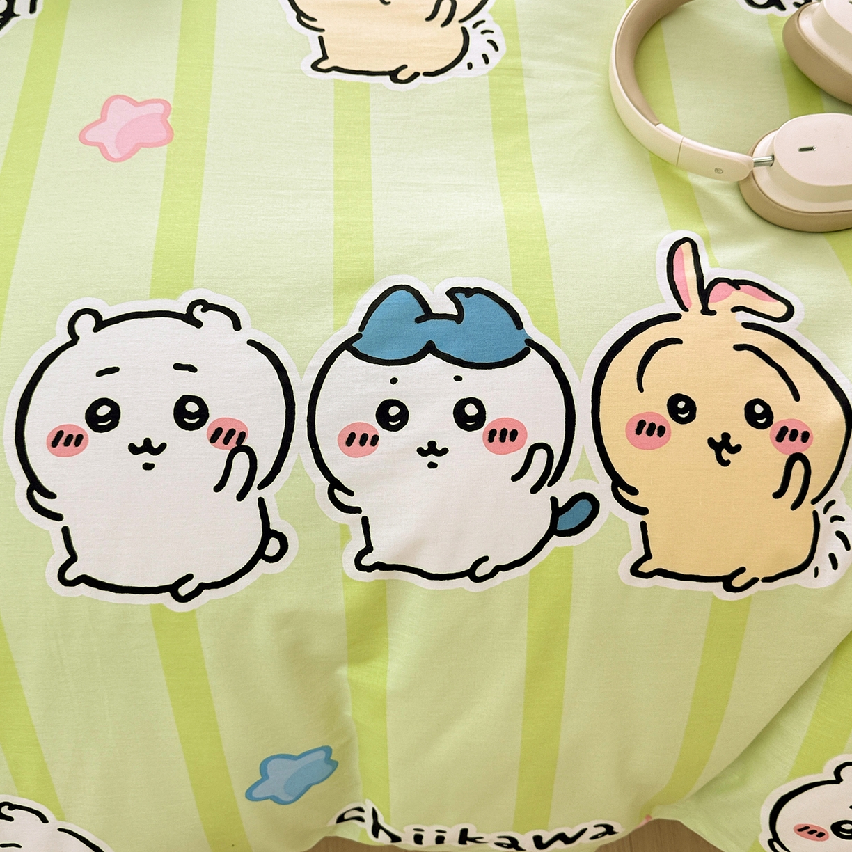 91家纺网 家纺一手货源 找家纺 朵希曼2026新款吉伊卡哇全棉印花四件套系列 绿条纹吉伊卡哇