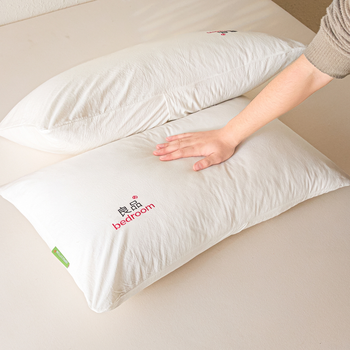 91家纺网 家纺一手货源 找家纺 芬晴家纺 2026新款条纹纯色良品刺绣枕套 纯色-白