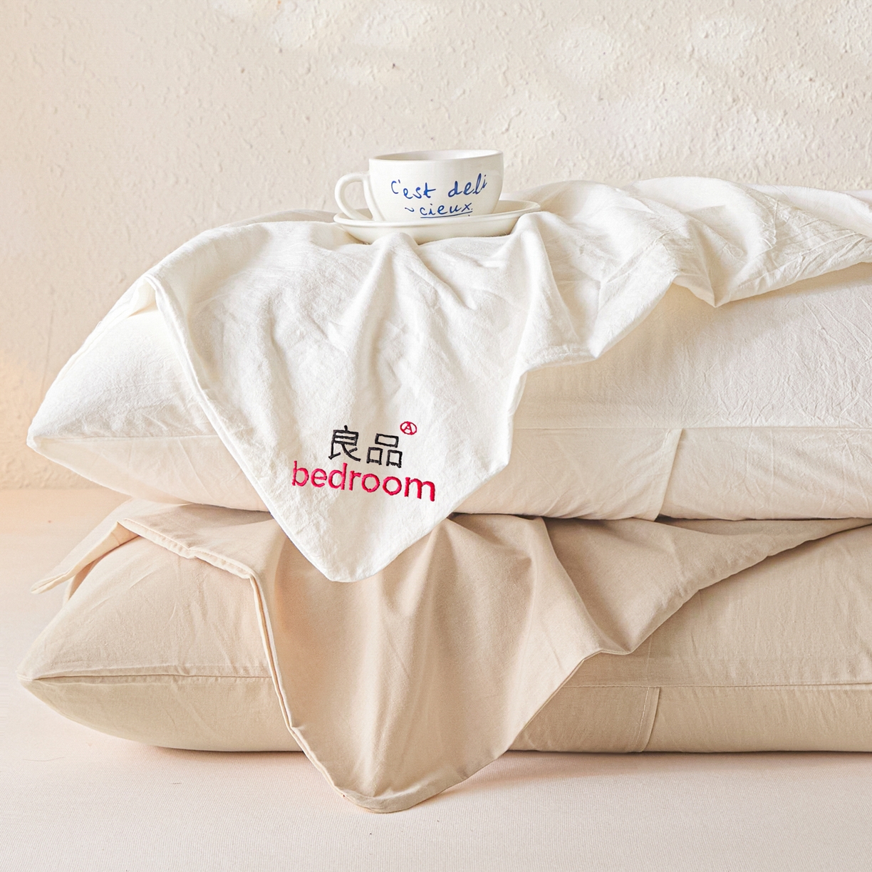 91家纺网 家纺一手货源 找家纺 芬晴家纺 2026新款条纹纯色良品刺绣枕套 纯色-白