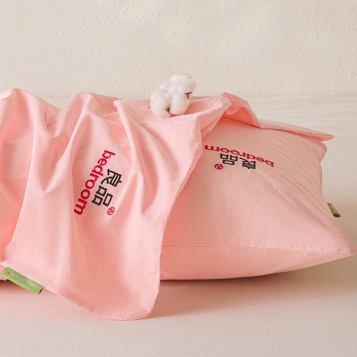 91家纺网 家纺一手货源 找家纺 芬晴家纺 2026新款条纹纯色良品刺绣枕套 纯色-嫩粉