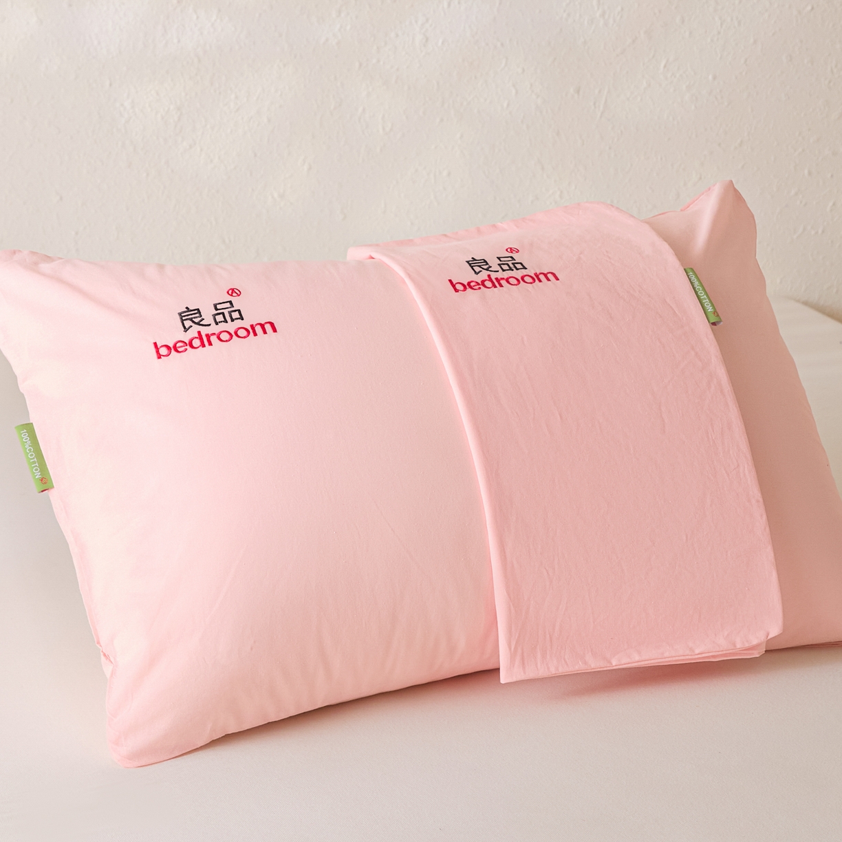 91家纺网 家纺一手货源 找家纺 芬晴家纺 2026新款条纹纯色良品刺绣枕套 纯色-嫩粉