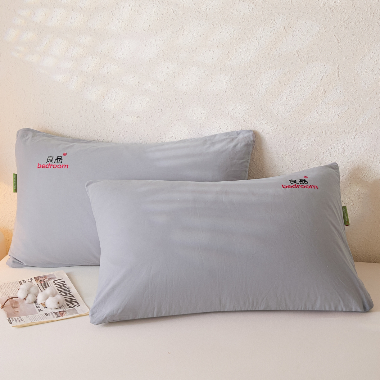 91家纺网 家纺一手货源 找家纺 芬晴家纺 2026新款条纹纯色良品刺绣枕套 纯色-浅灰