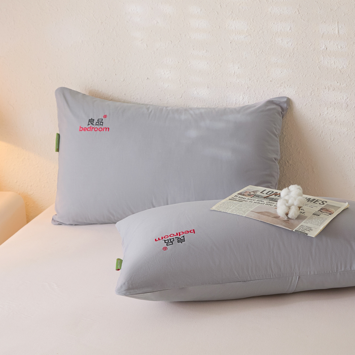 91家纺网 家纺一手货源 找家纺 芬晴家纺 2026新款条纹纯色良品刺绣枕套 纯色-浅灰